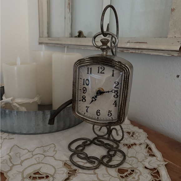 Table / Desk clock - Picture 1 of 8